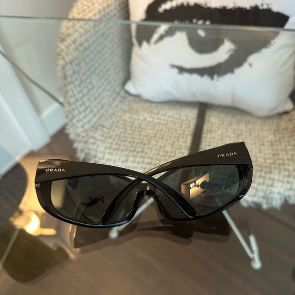 Prada wraparound sunglasses, black, good condition - Picture 3 of 6